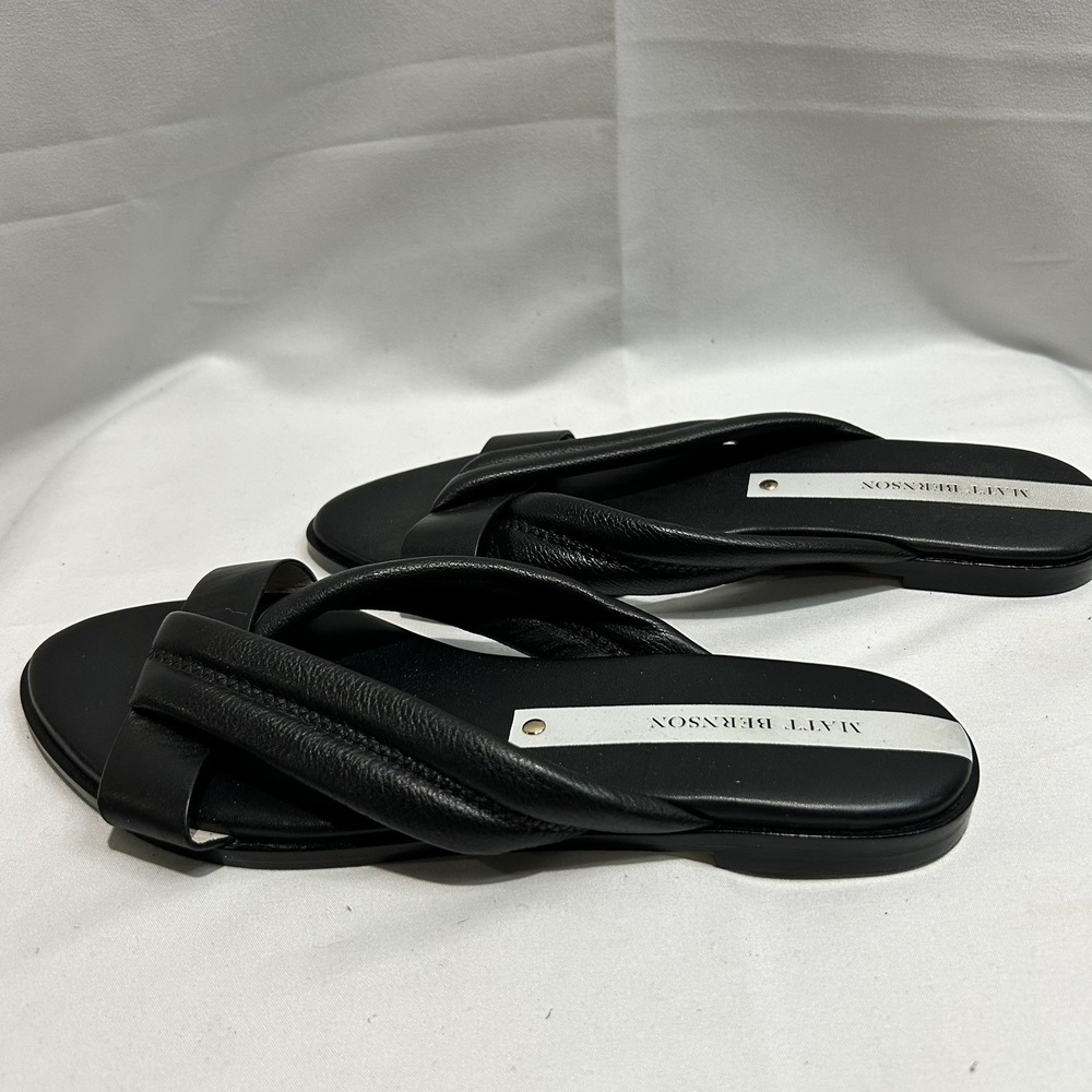 Matt Bernson Black Leather Criss Cross Slide Sandals Womens Size 8 flats